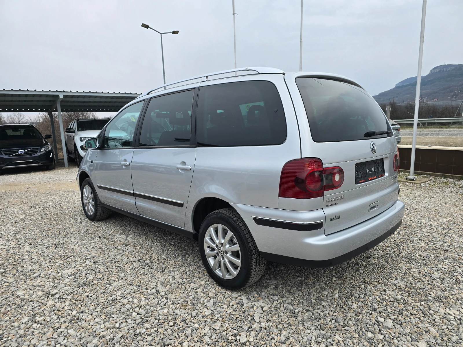 VW Sharan 2.0 TDI 140кс ! ! 7 МЕСТА, снимка 3 - Автомобили и джипове - 53808119