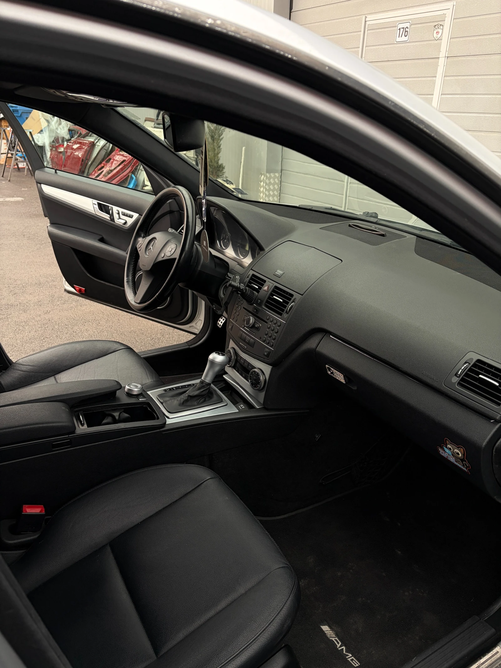 Mercedes-Benz C 350 AMG Line BlueEF 4M - Перфектна!, снимка 11 - Автомобили и джипове - 53815876