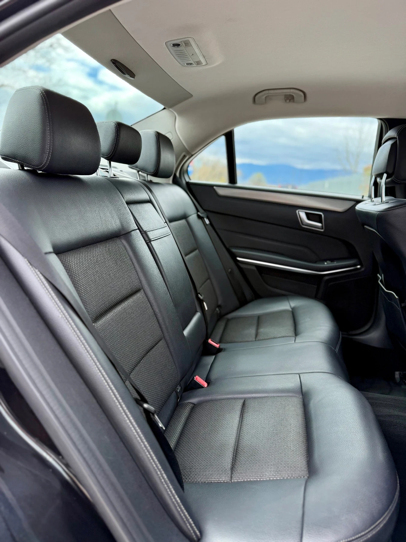 Mercedes-Benz E 220 FACE/ 170кс/ 7G/ NAVI/ AMBIENT/ , снимка 13 - Автомобили и джипове - 54079771