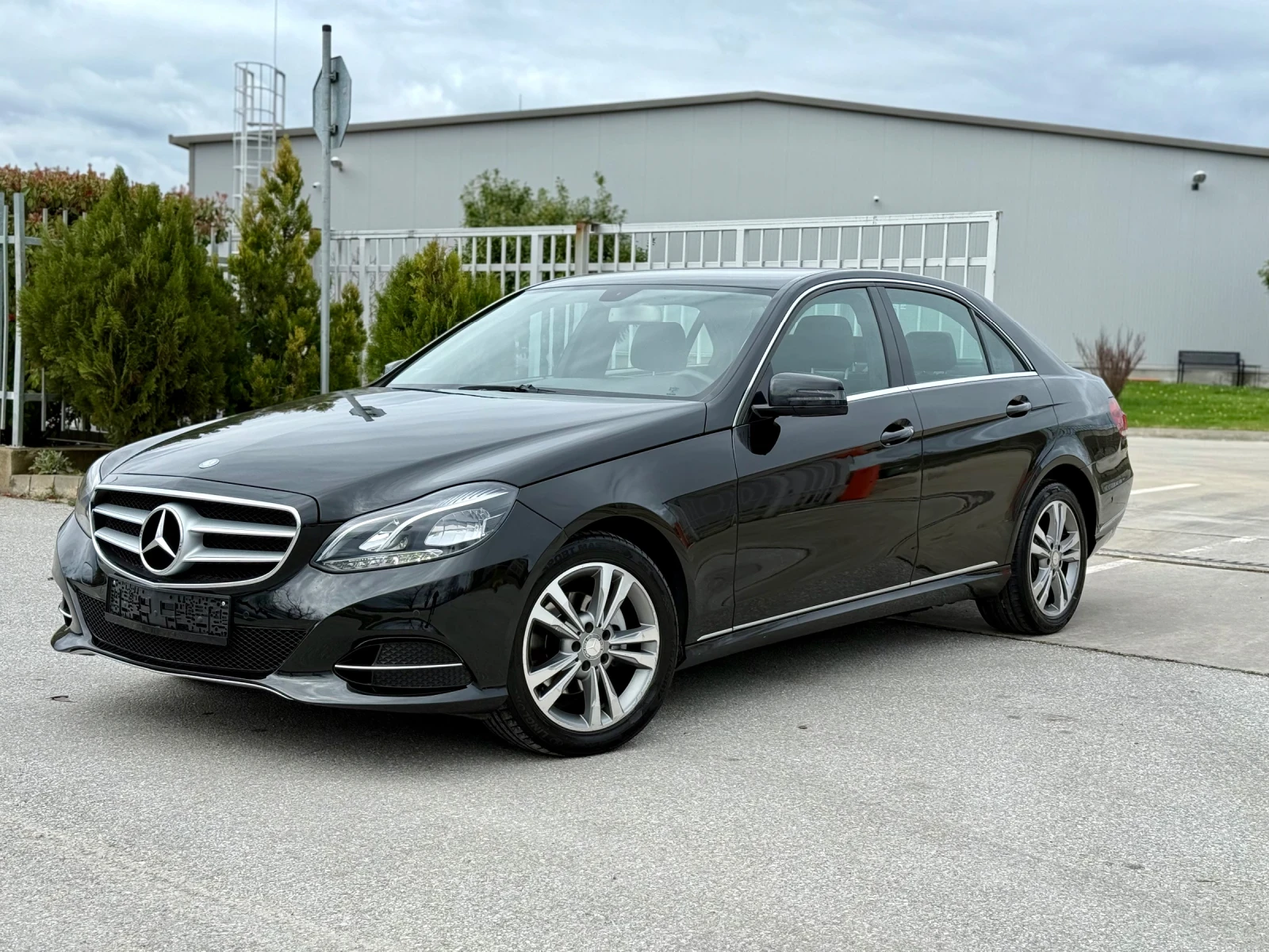 Mercedes-Benz E 220 FACE/ 170кс/ 7G/ NAVI/ AMBIENT/ 