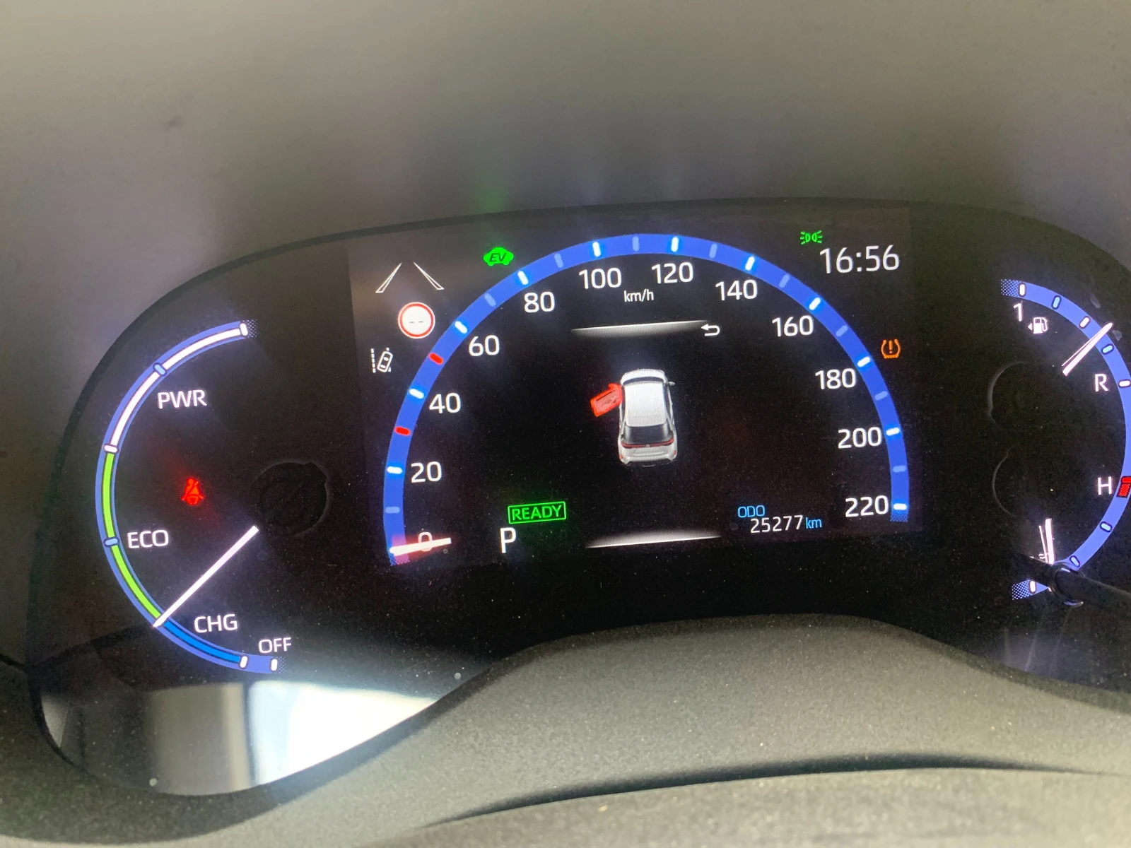 Toyota Yaris Cross 1, 5 хибрид, снимка 12 - Автомобили и джипове - 54889611