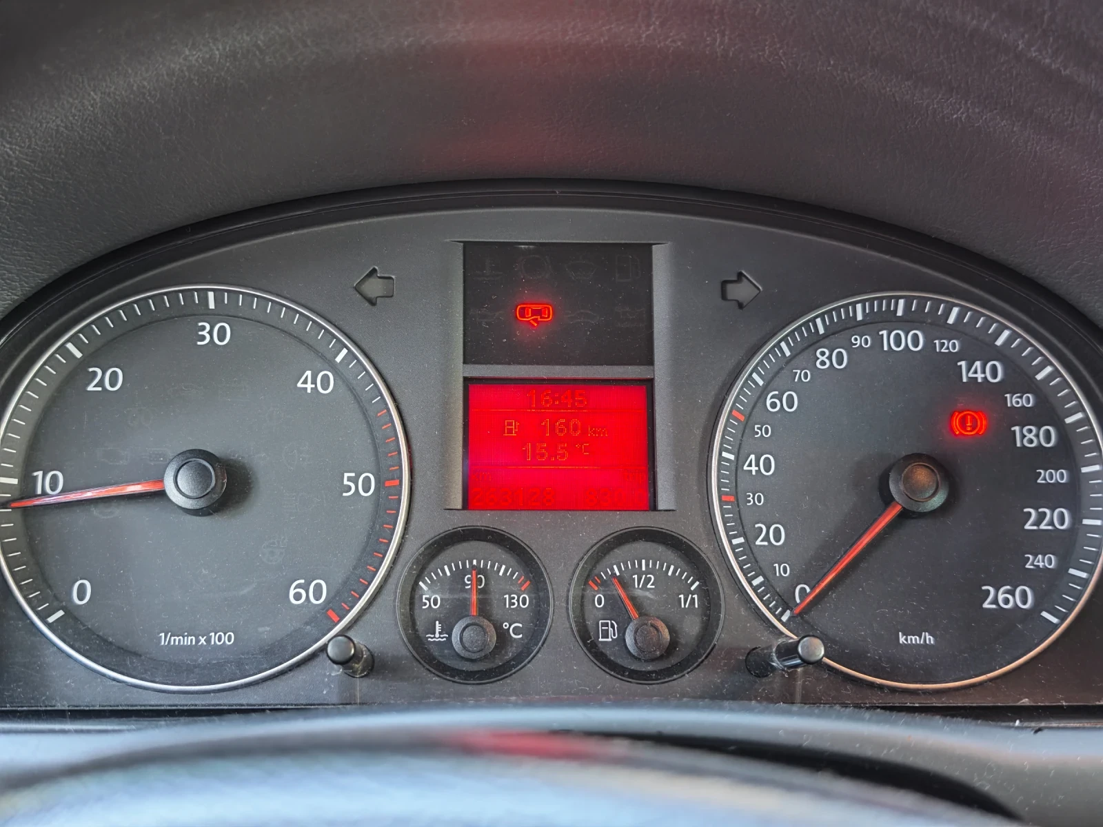 VW Touran, снимка 5 - Автомобили и джипове - 55970254
