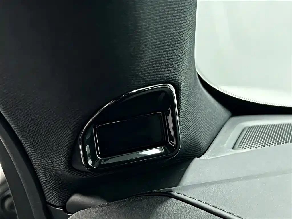 LynkCo 10 EM-P, снимка 10 - Автомобили и джипове - 56644496