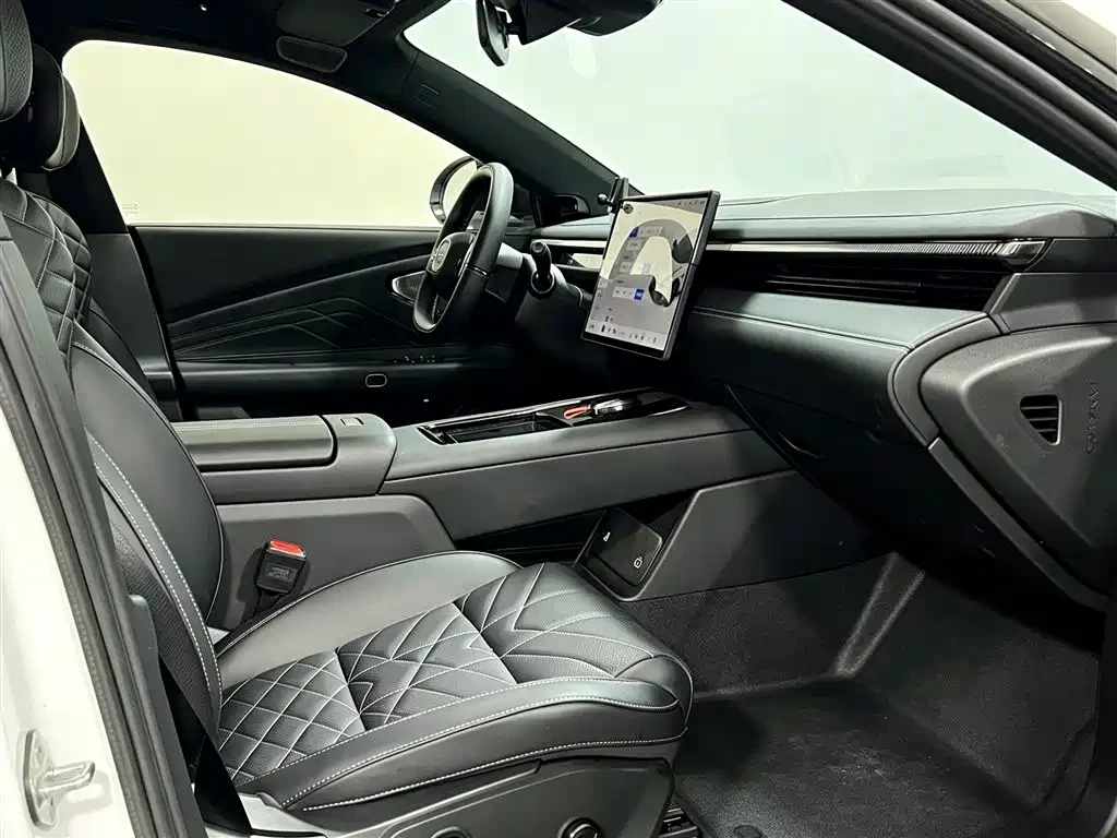 LynkCo 10 EM-P, снимка 13 - Автомобили и джипове - 56644496