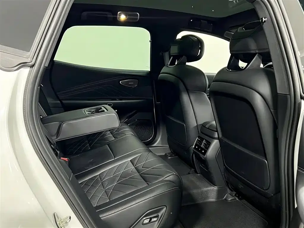 LynkCo 10 EM-P, снимка 14 - Автомобили и джипове - 56644496