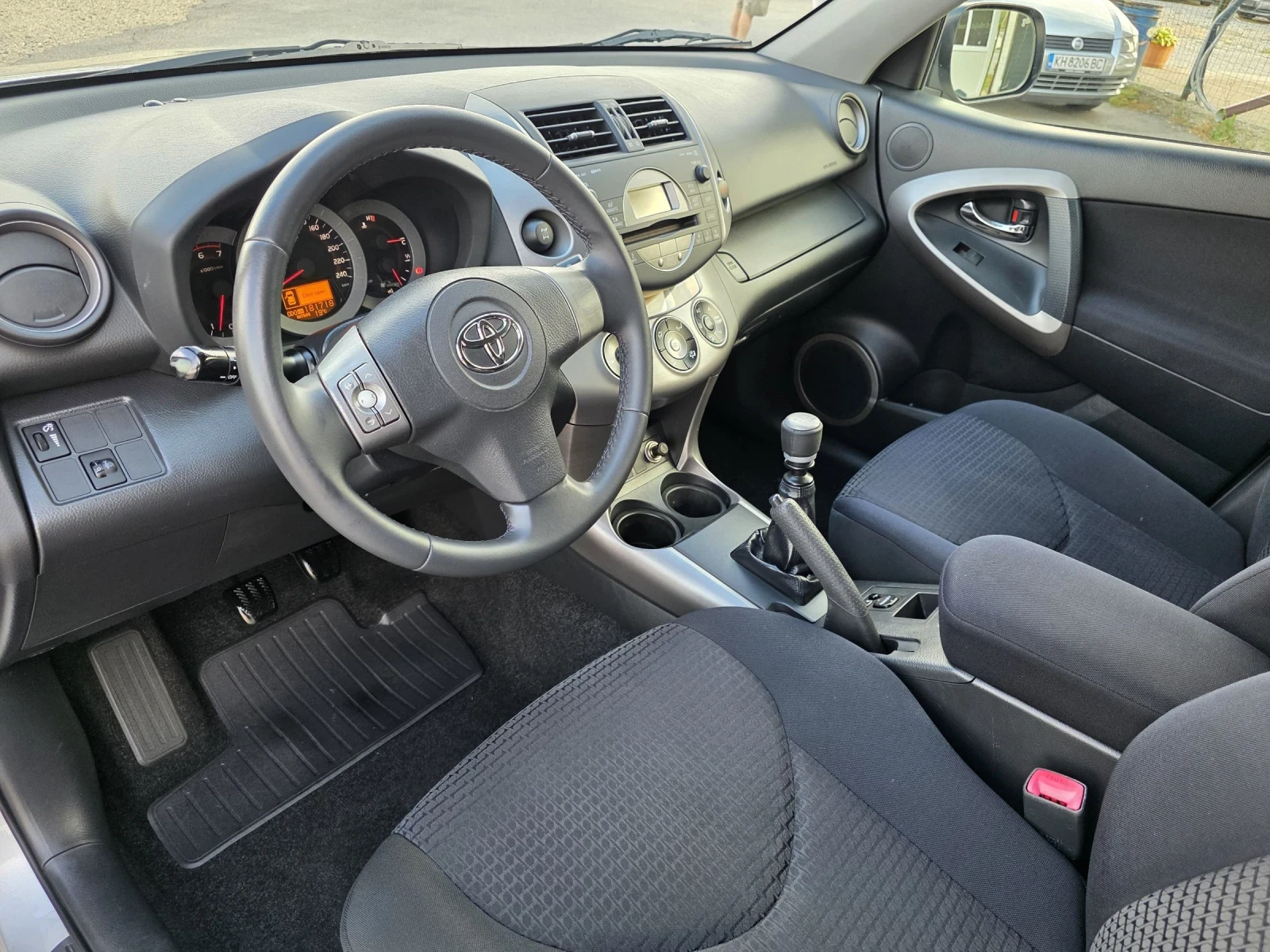 Toyota Rav4 2.2 136k.s. Crossover - изображение 8