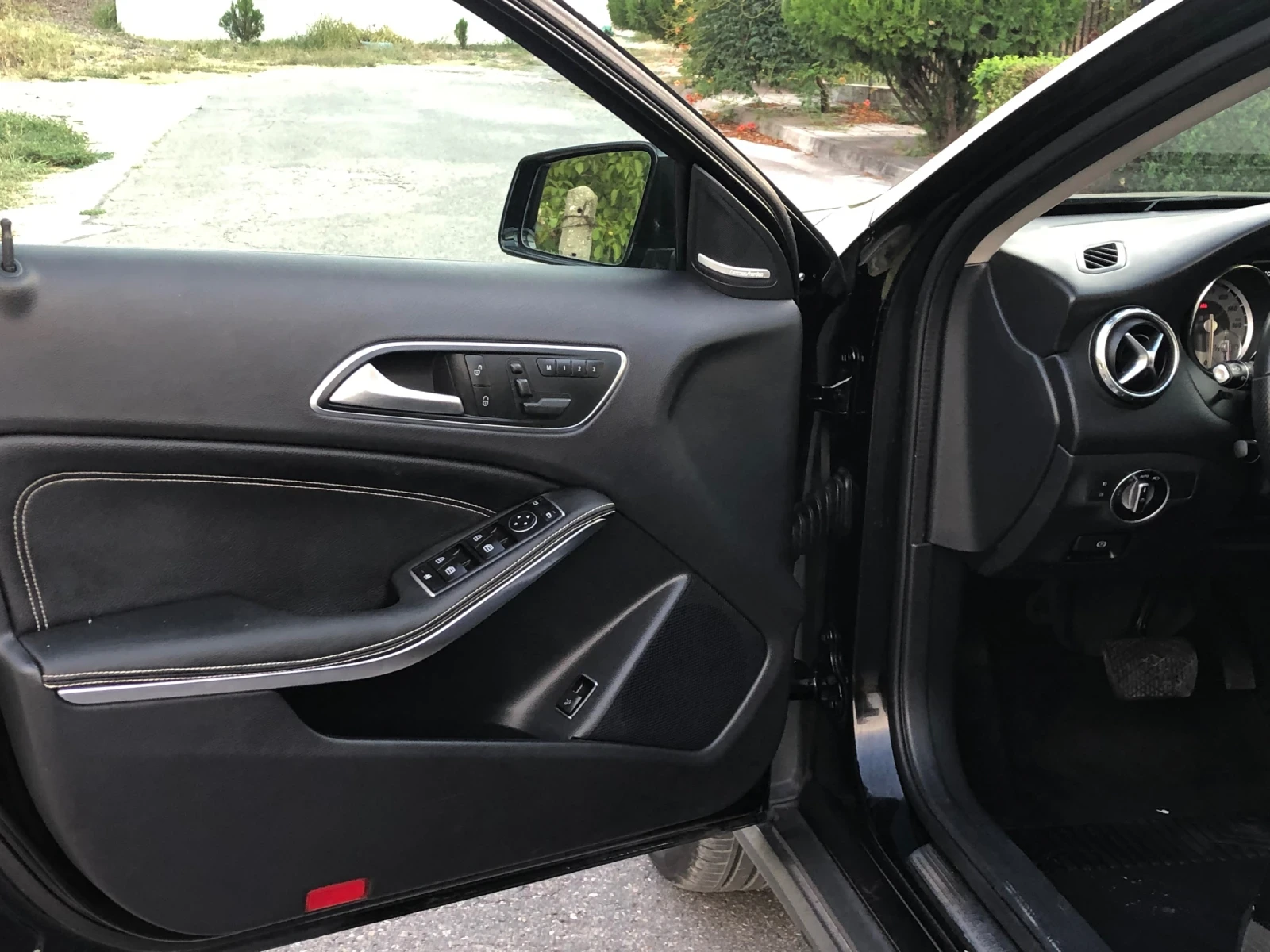 Mercedes-Benz GLA 250 4MATIC, снимка 13 - Автомобили и джипове - 54014287