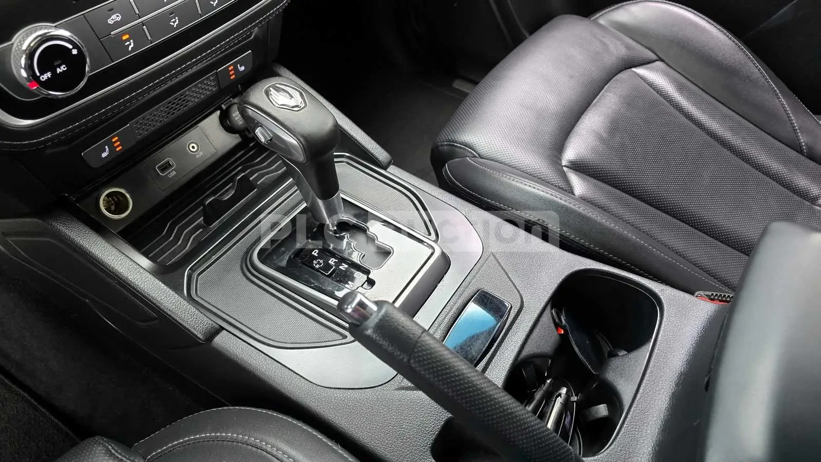 SsangYong Rexton, снимка 10 - Автомобили и джипове - 54282413