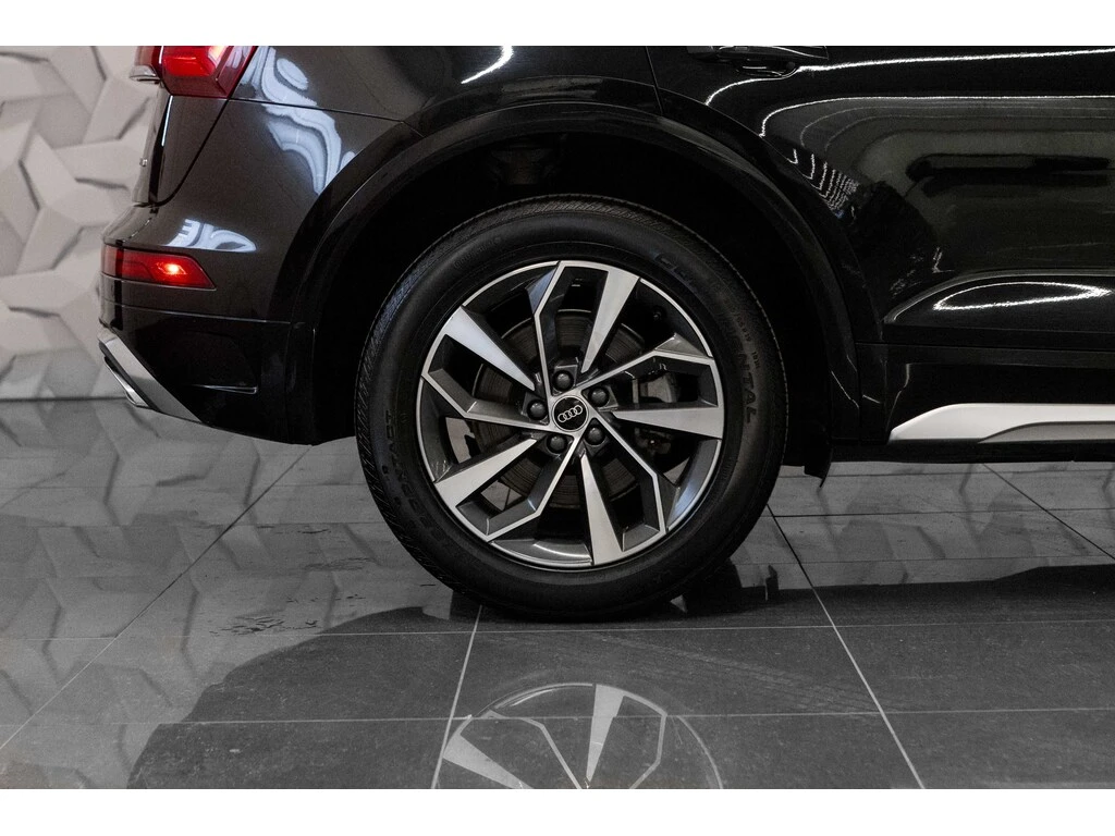 Audi Q5 45 TFSI quattro| MYTHOS BLACK| PANORAMA| AMBIENT| , снимка 5 - Автомобили и джипове - 54215067