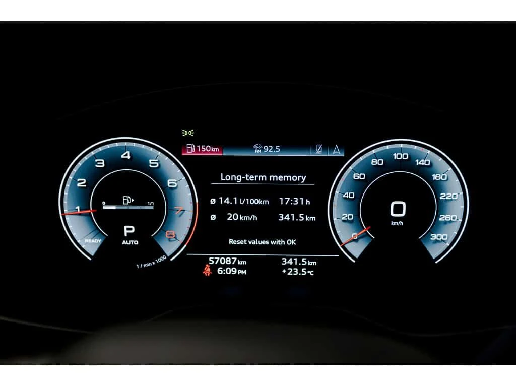 Audi Q5 45 TFSI quattro| MYTHOS BLACK| PANORAMA| AMBIENT| , снимка 10 - Автомобили и джипове - 54215067