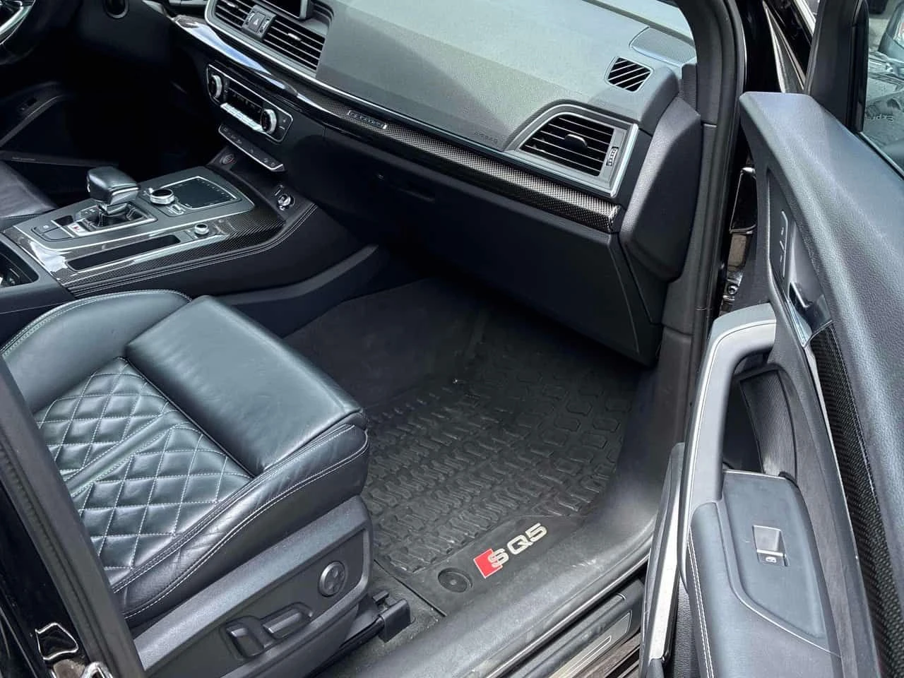 Audi SQ5 * 3.0 TFSI quattro Technik tiptronic * CARFAX * ЦЕ, снимка 15 - Автомобили и джипове - 54902803