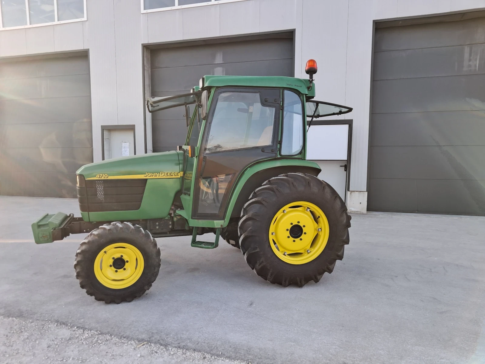 Трактор John Deere 4710, снимка 6 - Селскостопанска техника - 53830236