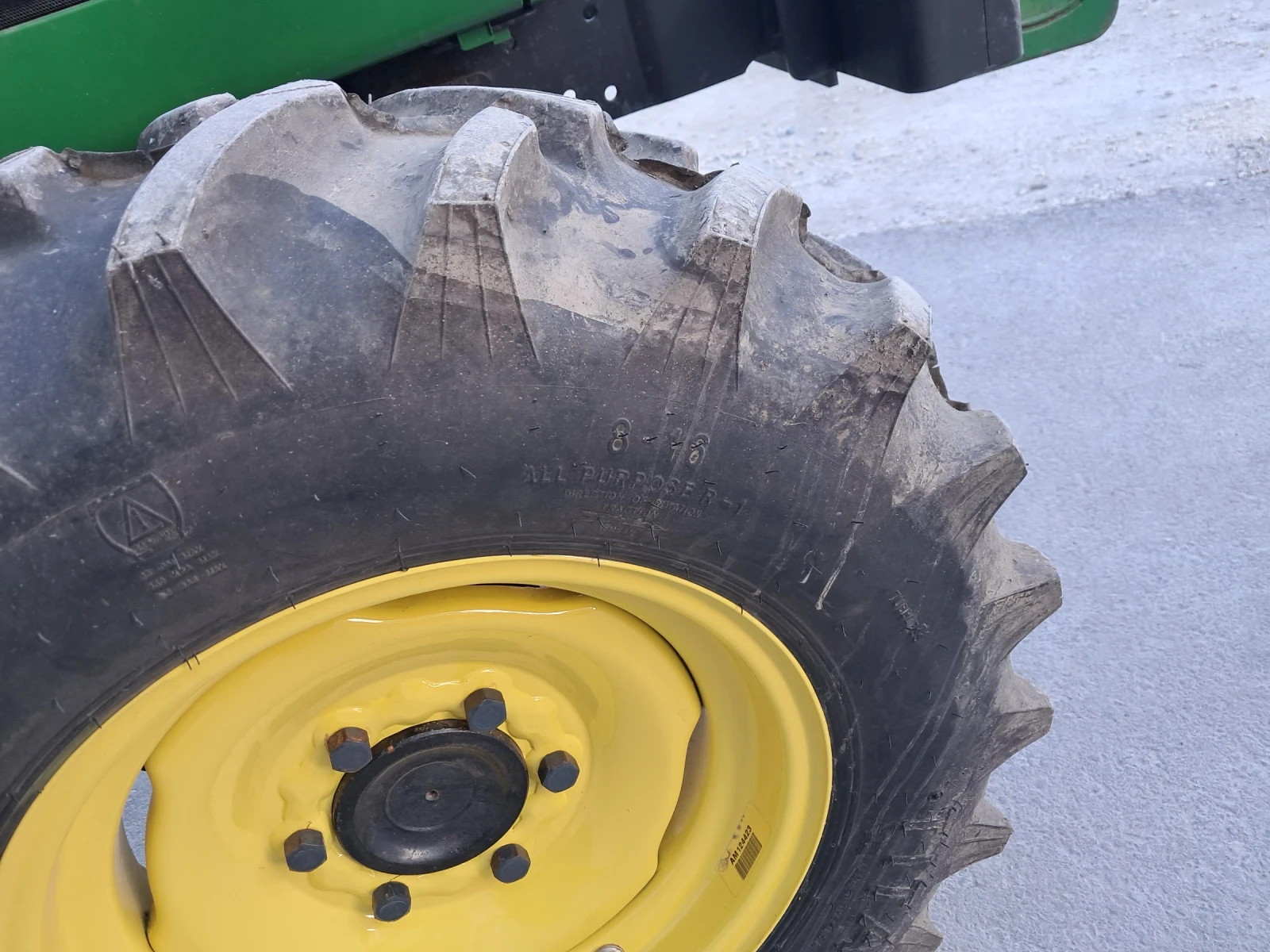 Трактор John Deere 4710, снимка 10 - Селскостопанска техника - 53830236