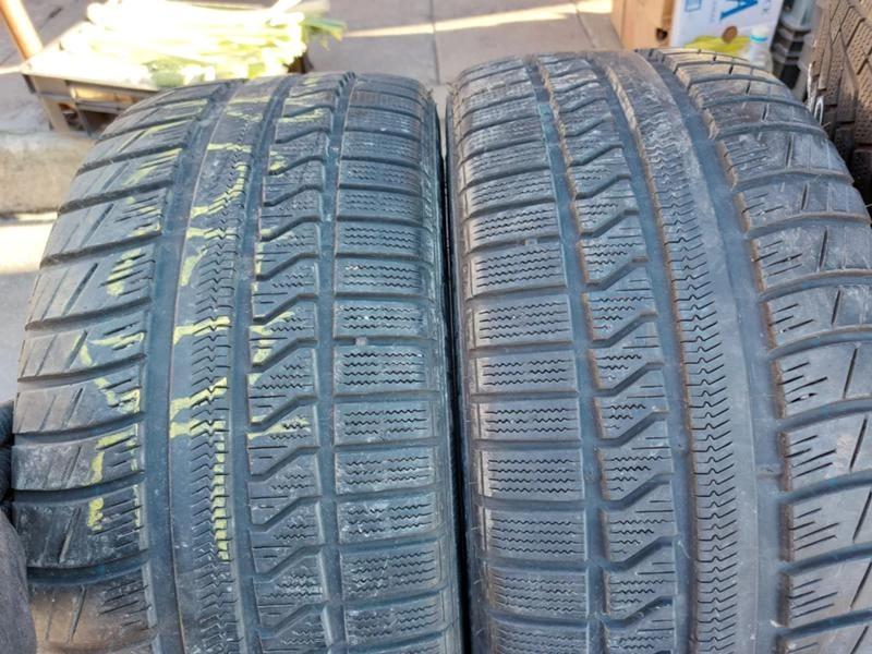 Гуми Всесезонни 235/45R17, снимка 1 - Гуми и джанти - 35992314