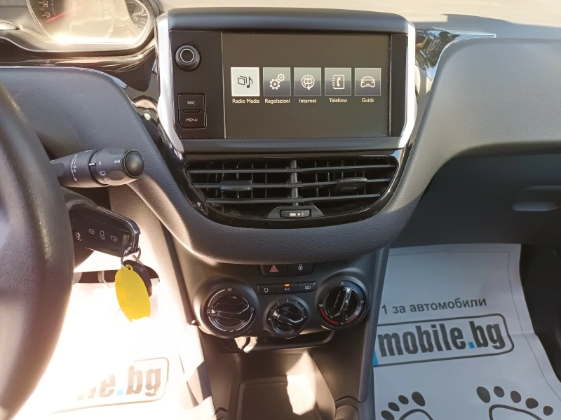 Peugeot 208 1.0i, снимка 11 - Автомобили и джипове - 49399417