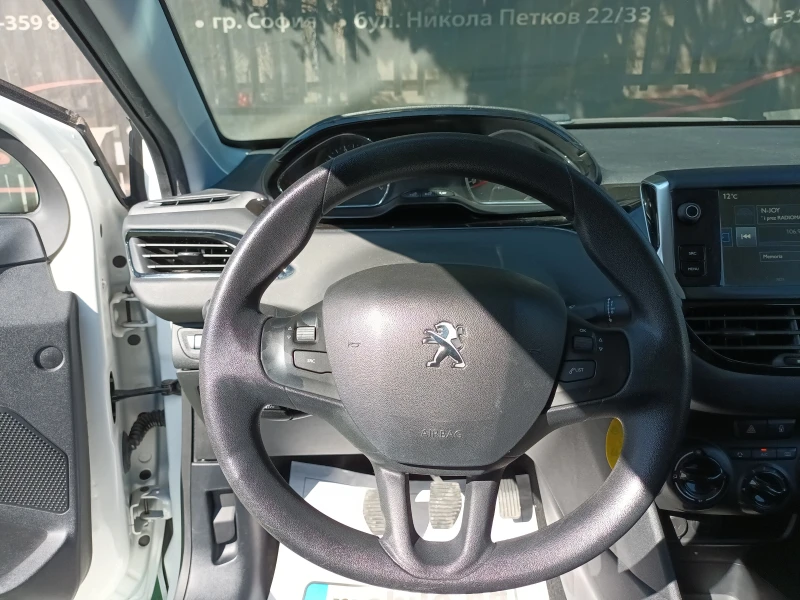 Peugeot 208 1.0i, снимка 12 - Автомобили и джипове - 49399417