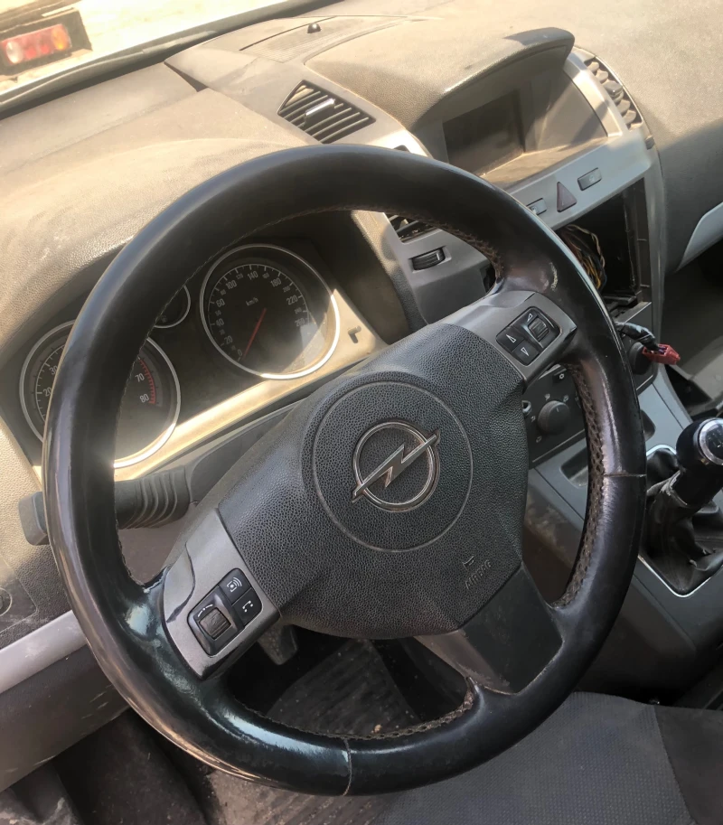 Opel Zafira 1.6 МЕТАН, снимка 5 - Автомобили и джипове - 50318253