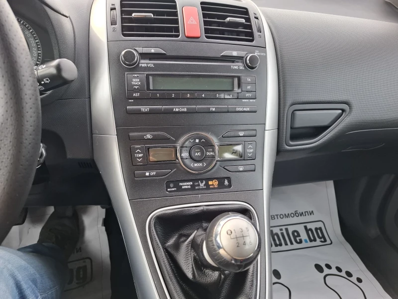 Toyota Auris 1.6 i, снимка 9 - Автомобили и джипове - 52132429
