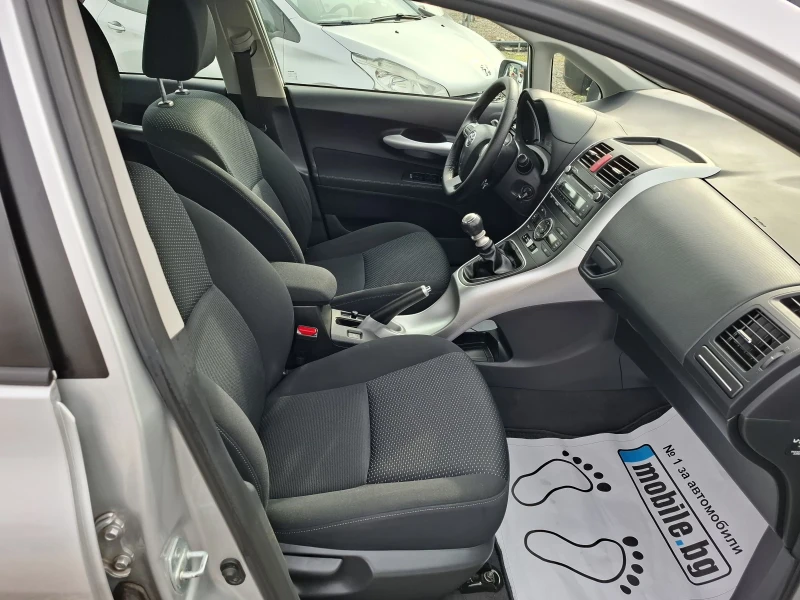 Toyota Auris 1.6 i, снимка 10 - Автомобили и джипове - 52132429