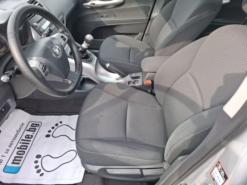Toyota Auris 1.6 i, снимка 5 - Автомобили и джипове - 52132429