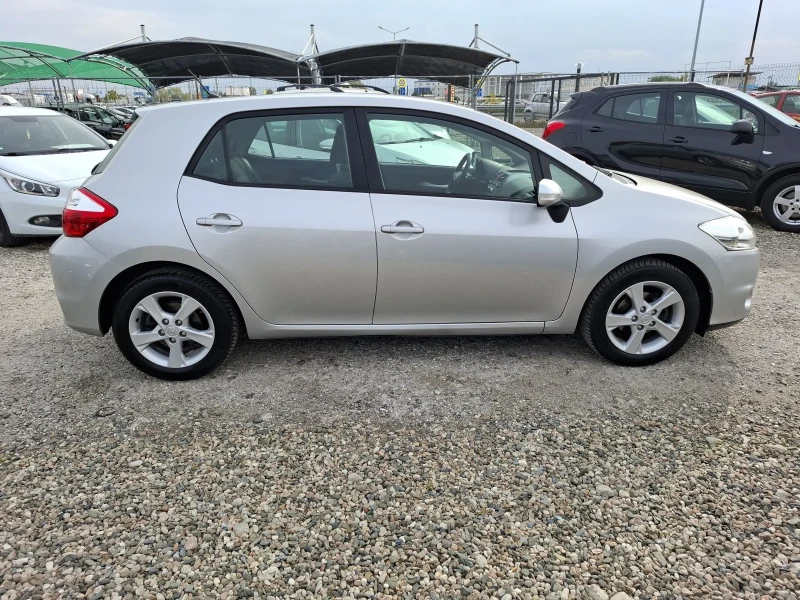 Toyota Auris 1.6 i, снимка 11 - Автомобили и джипове - 52132429