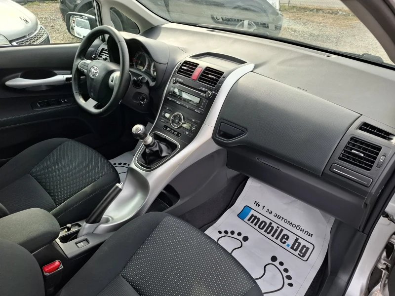 Toyota Auris 1.6 i, снимка 12 - Автомобили и джипове - 52132429