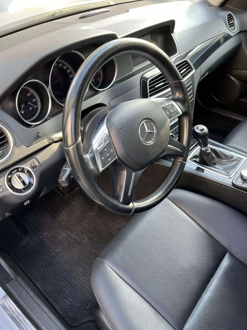 Mercedes-Benz C 220, снимка 5 - Автомобили и джипове - 52423538