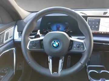 BMW iX2 30 xDrive Msport PRO DA Pro 360 Pano Harman Kardon, снимка 9 - Автомобили и джипове - 54704513