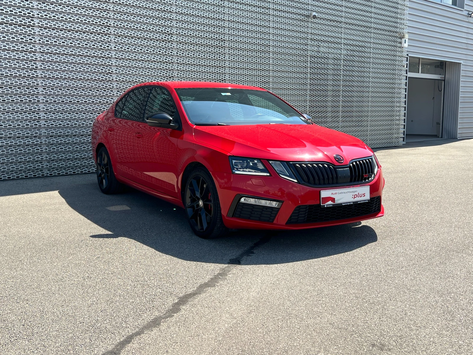 Skoda Octavia RS 2.0 TSI DSG - изображение 3