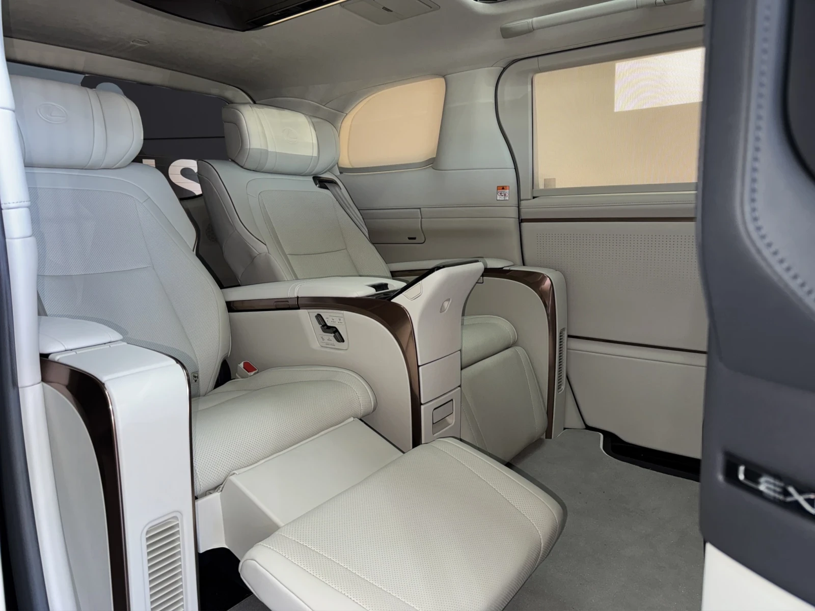 Lexus LM 350h* LUXURY* 4SEATS* FIRSTCLASS* TV* 360* KEYLESS | Mobile.bg   14