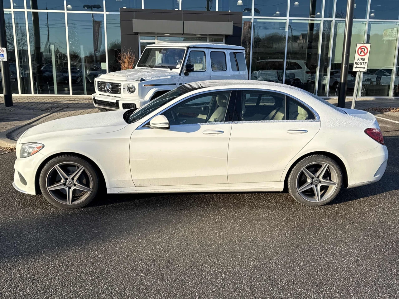 Mercedes-Benz C 300 * АВТО КРЕДИТ* ЦЕНА ДО БГ * СЕРВИЗНА ИСТОРИЯ *  - изображение 4