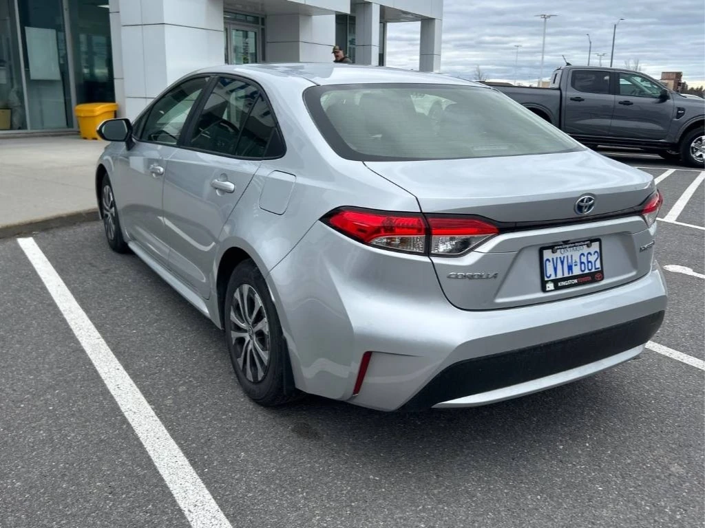 Toyota Corolla * Hybrid * CARFAX * БЕЗ ПЪРВОНАЧАЛНА ВНОСКА - изображение 2