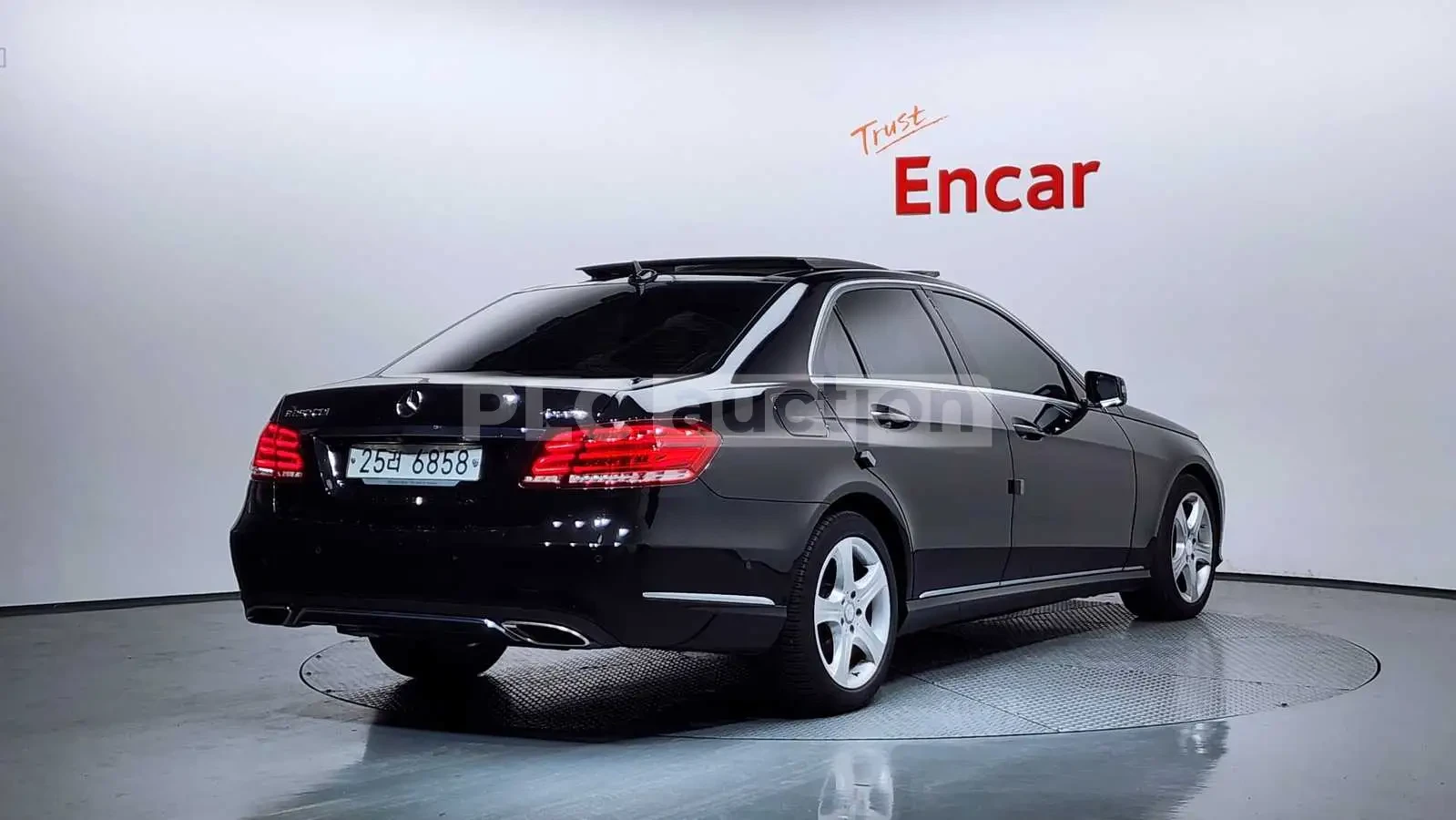 Mercedes-Benz E 220, снимка 2 - Автомобили и джипове - 54147721