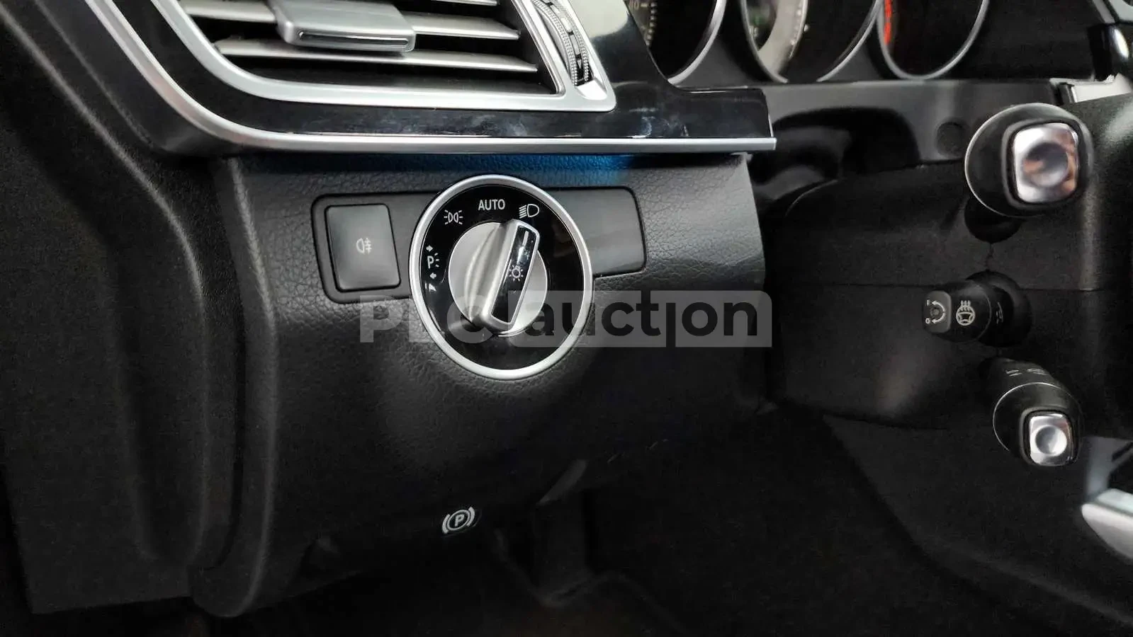 Mercedes-Benz E 220, снимка 13 - Автомобили и джипове - 54147721