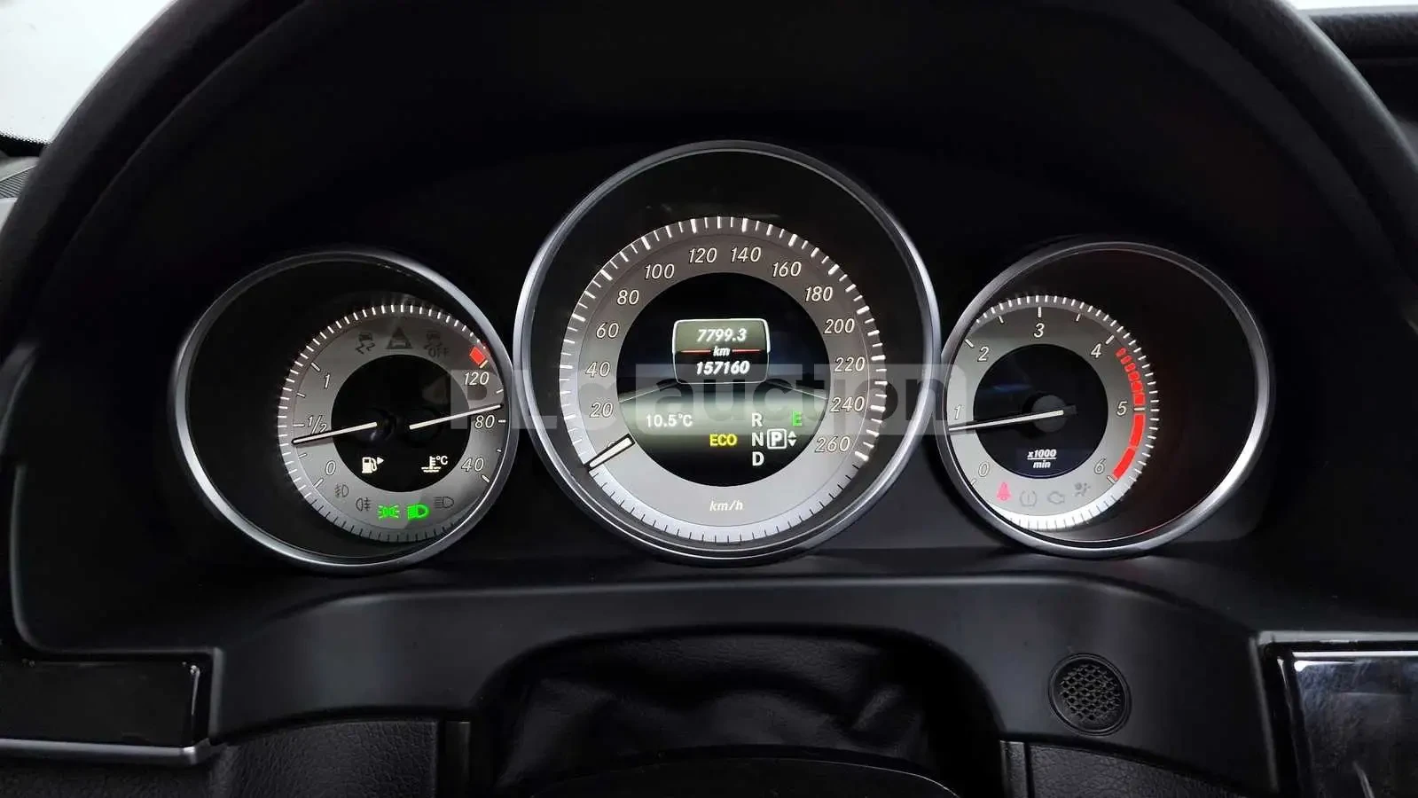 Mercedes-Benz E 220, снимка 8 - Автомобили и джипове - 54147721