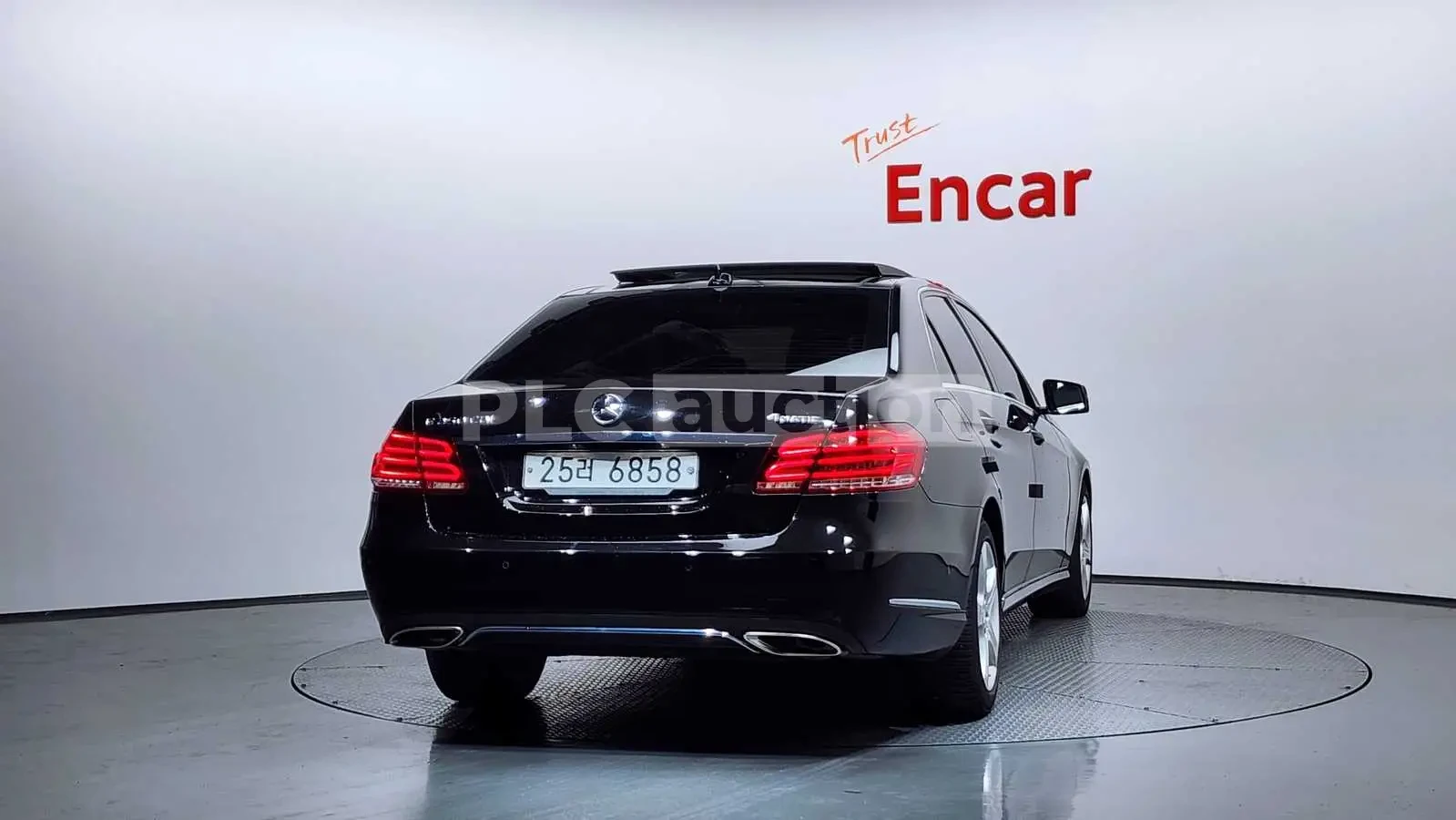 Mercedes-Benz E 220, снимка 4 - Автомобили и джипове - 54147721