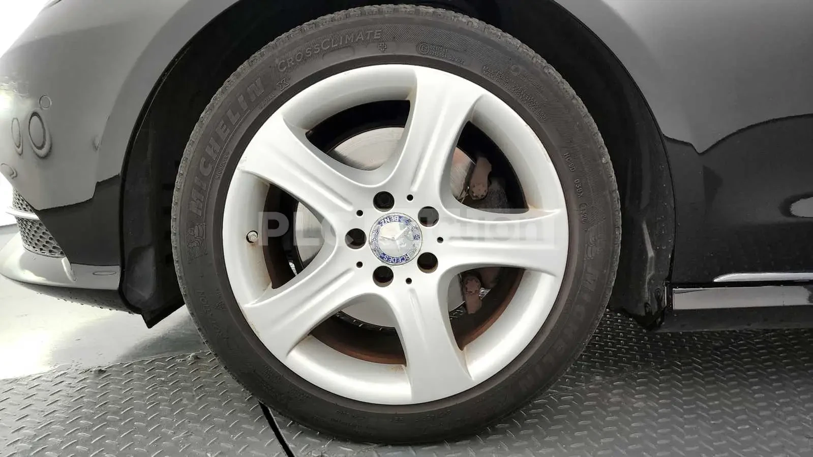 Mercedes-Benz E 220, снимка 5 - Автомобили и джипове - 54147721