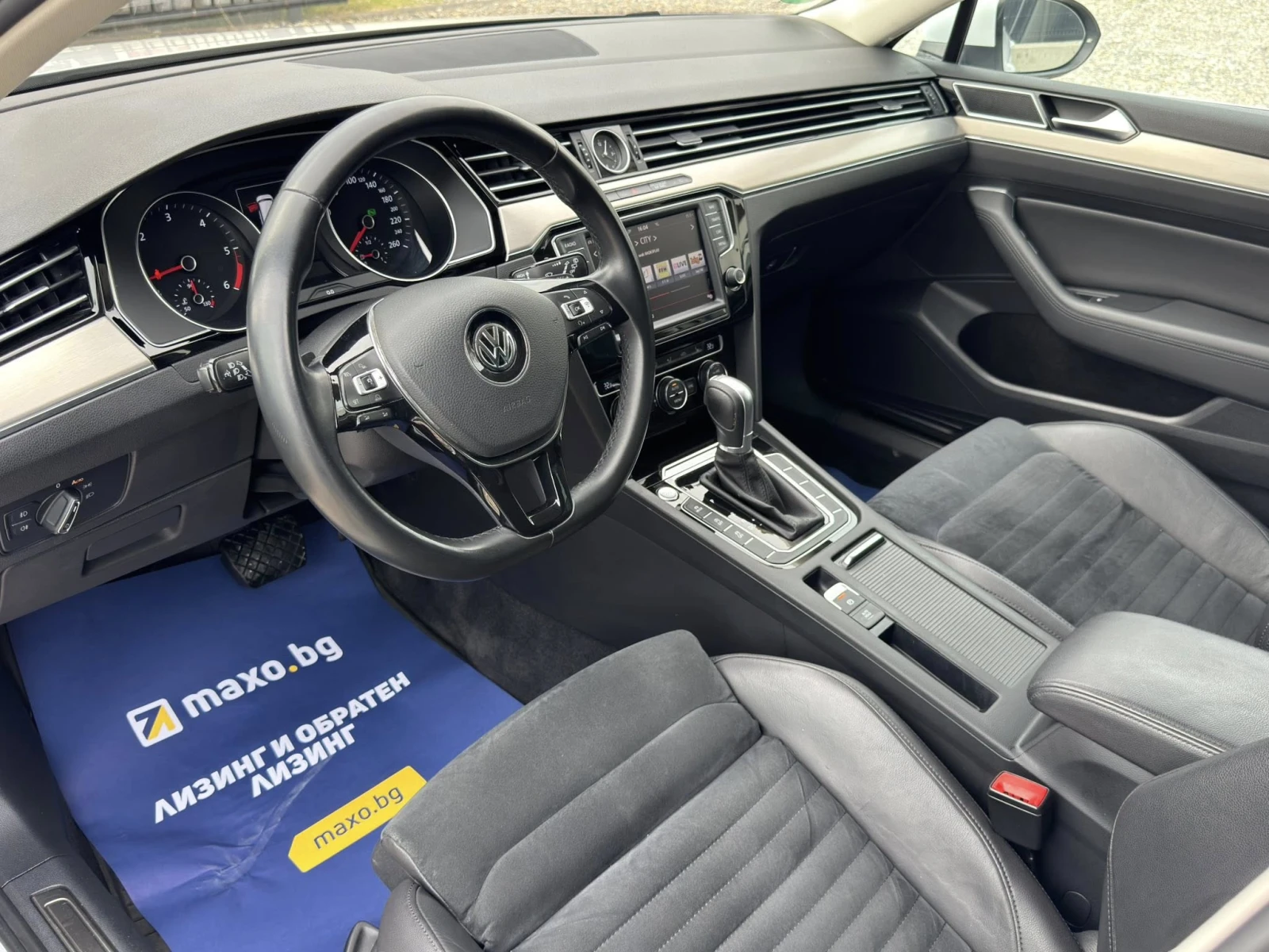 VW Passat 2.0TDI* R-LINE* FULL ACC* МАСАЖ* , снимка 9 - Автомобили и джипове - 54223820