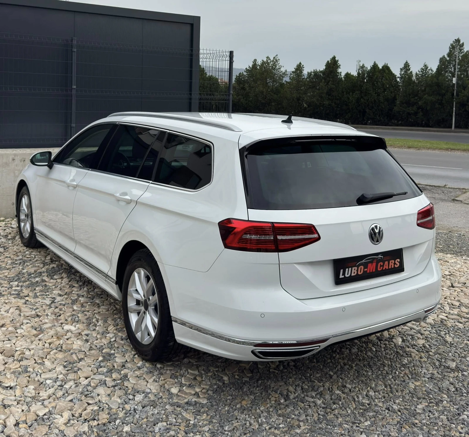 VW Passat 2.0TDI* R-LINE* FULL ACC* МАСАЖ* , снимка 6 - Автомобили и джипове - 54223820