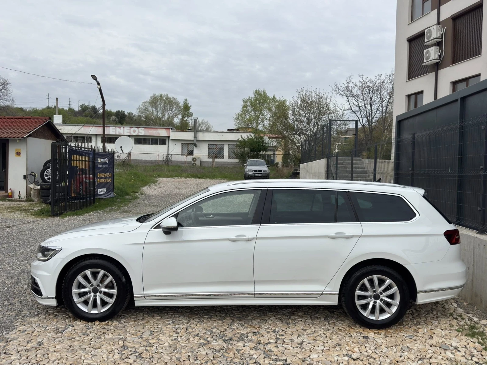 VW Passat 2.0TDI* R-LINE* FULL ACC* МАСАЖ* , снимка 5 - Автомобили и джипове - 54223820