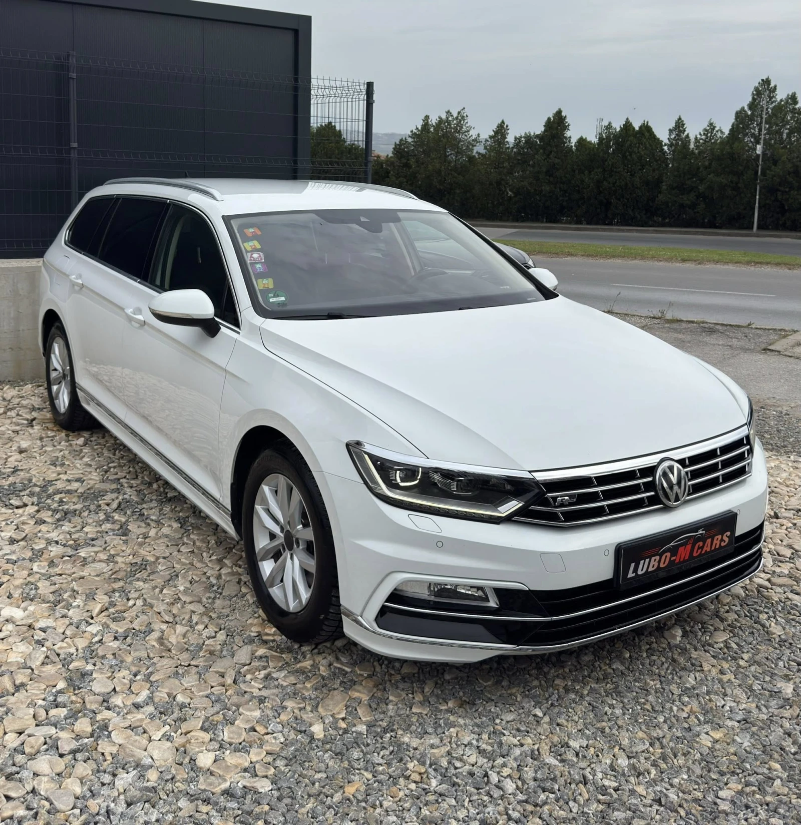 VW Passat 2.0TDI* R-LINE* FULL ACC* МАСАЖ* , снимка 3 - Автомобили и джипове - 54223820