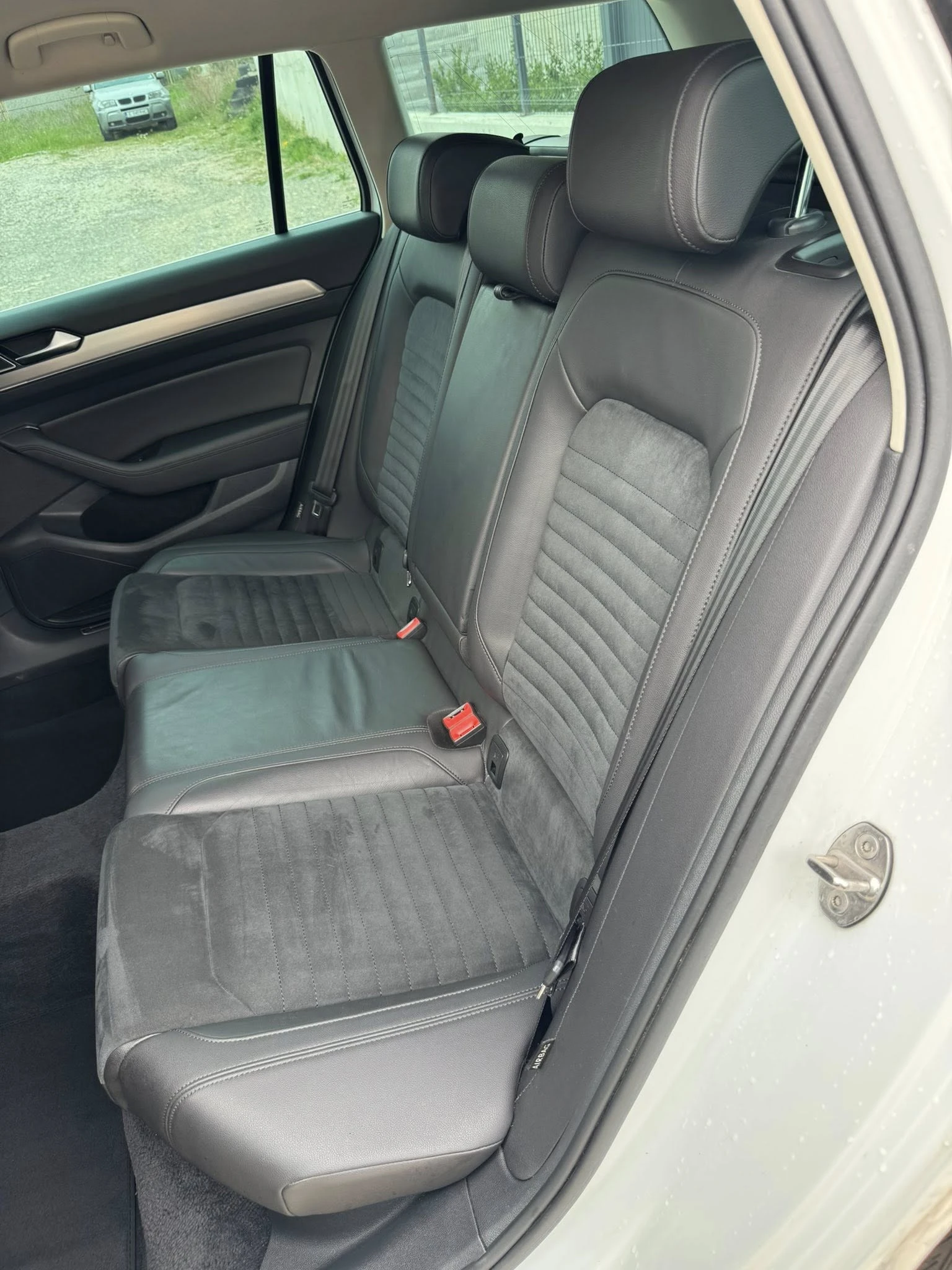 VW Passat 2.0TDI* R-LINE* FULL ACC* МАСАЖ* , снимка 15 - Автомобили и джипове - 54223820