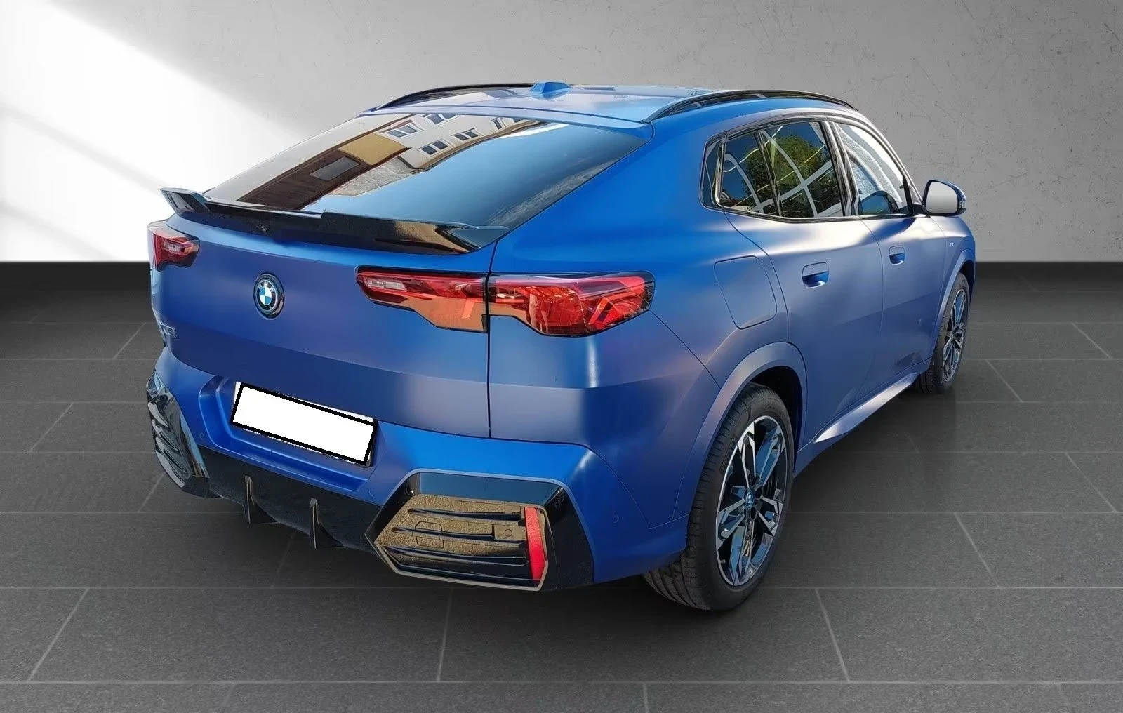 BMW iX2 30 xDrive Msport PRO DA Pro 360 Pano Harman Kardon, снимка 3 - Автомобили и джипове - 54704513