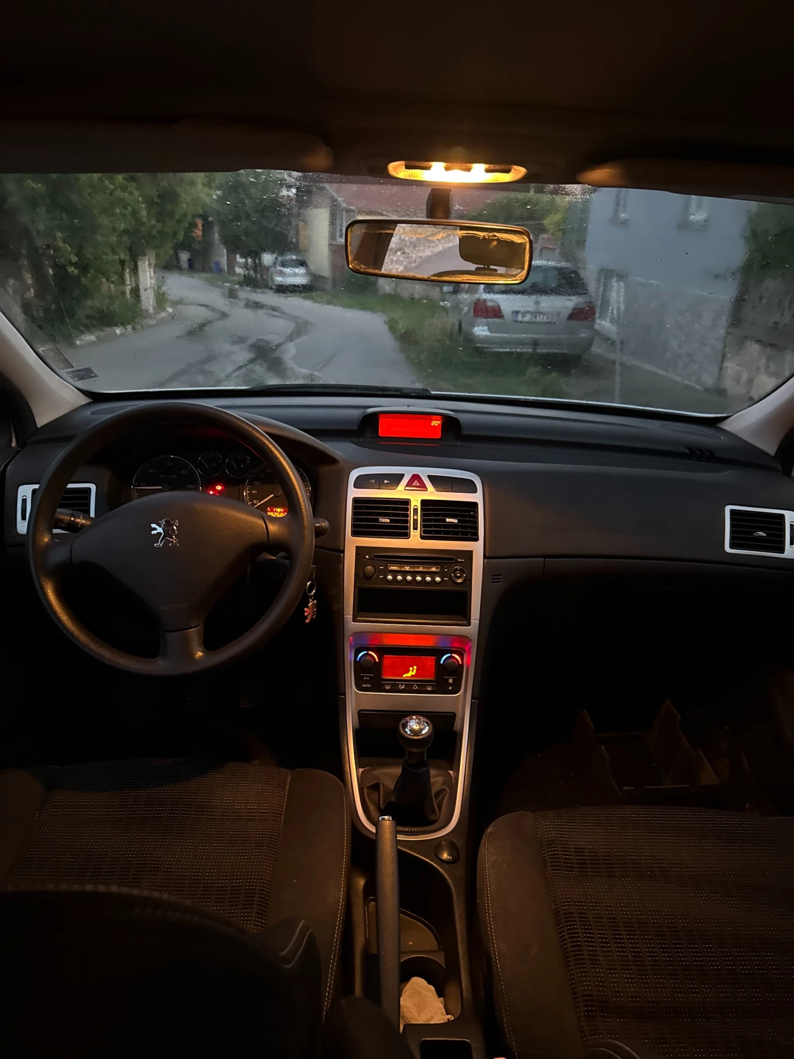 Peugeot 307 ПЪРВИ СОБСТВЕНИК, снимка 11 - Автомобили и джипове - 54963894