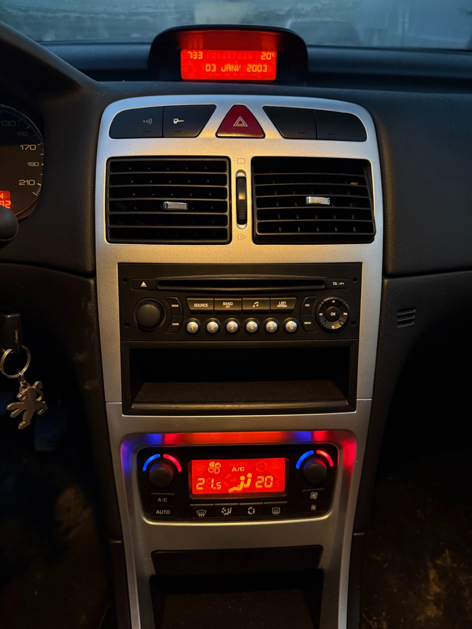 Peugeot 307 ПЪРВИ СОБСТВЕНИК, снимка 13 - Автомобили и джипове - 54963894