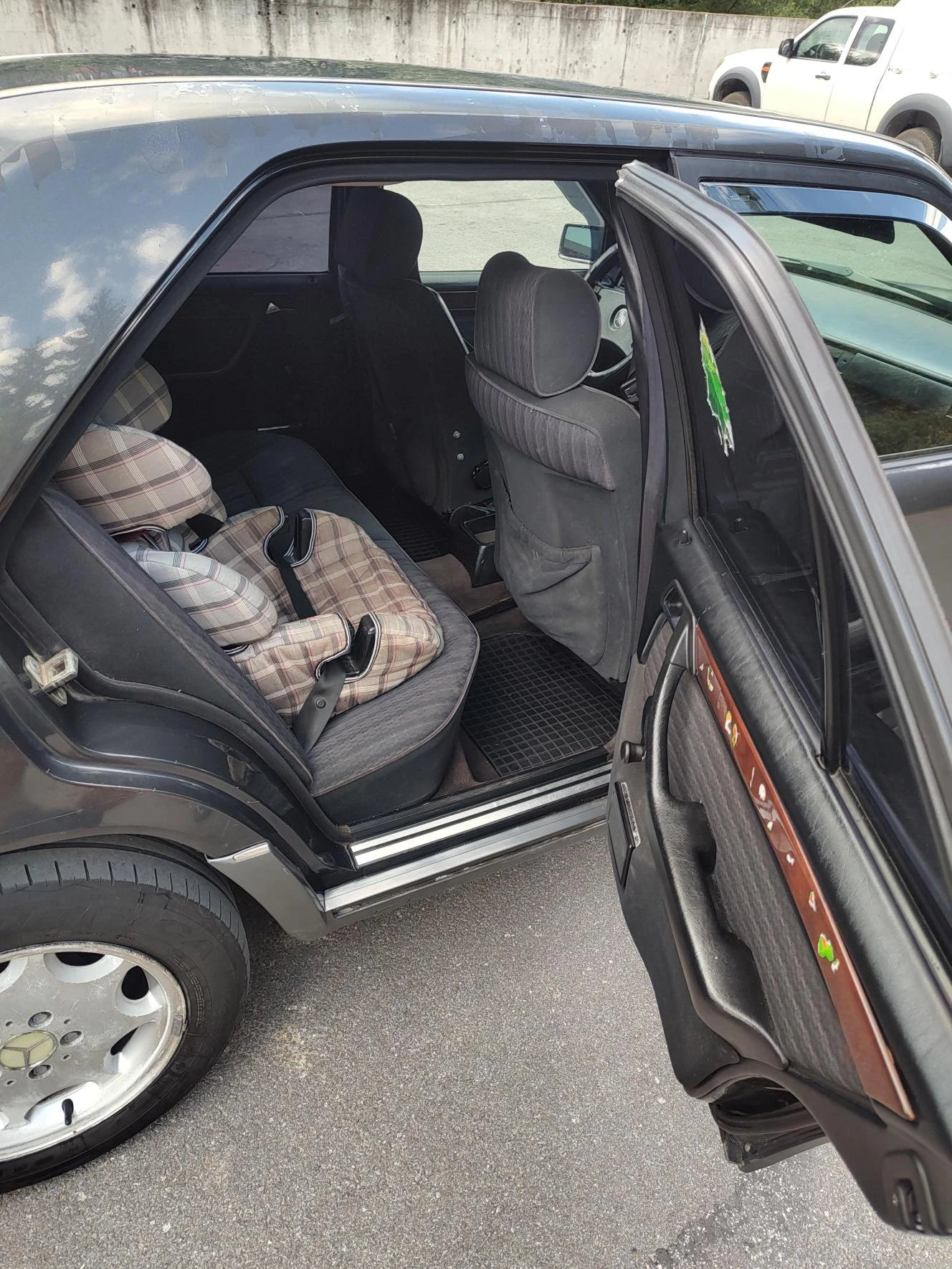 Mercedes-Benz 124 200E, снимка 2 - Автомобили и джипове - 55817357