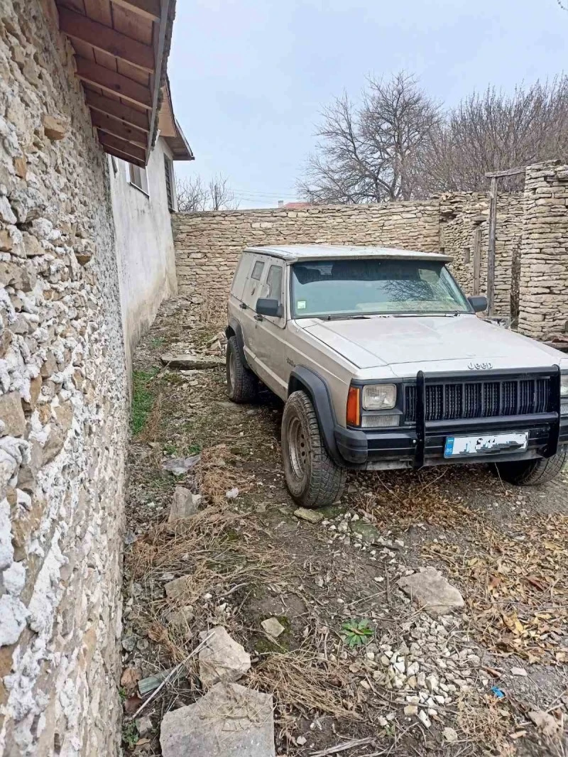 Jeep Cherokee, снимка 2 - Автомобили и джипове - 47174786