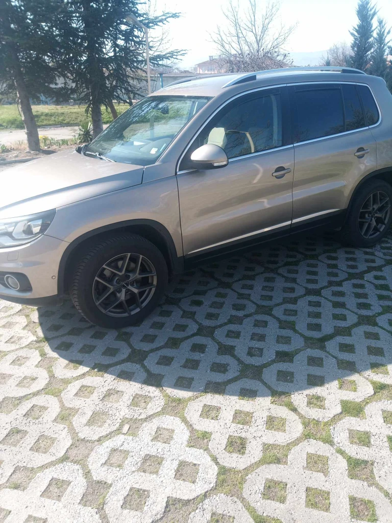 VW Tiguan, снимка 2 - Автомобили и джипове - 47525585