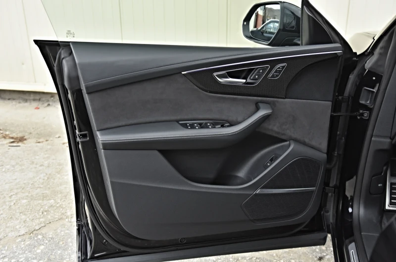 Audi SQ8 4.0 V8T B&O RS-SITZE CARBON 22-RS 360 NIG-VISION, снимка 15 - Автомобили и джипове - 52996480