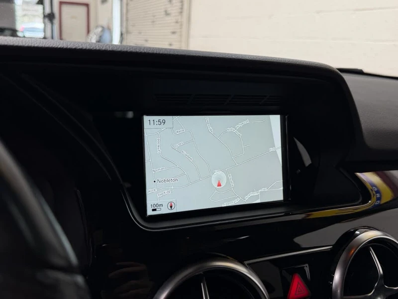 Mercedes-Benz GLK GLK 350* 4MATIC* Автокредит* (Доставка до БГ), снимка 15 - Автомобили и джипове - 53408369